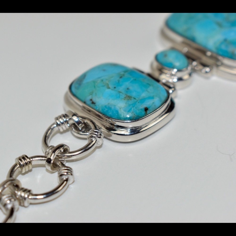 Turquoise Bracelet with Silver trimming ❤️